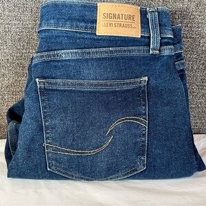 Levi’s Signature Heritage Boyfriend Jeans Womens Size 10 Medium Wash‎ High Rise